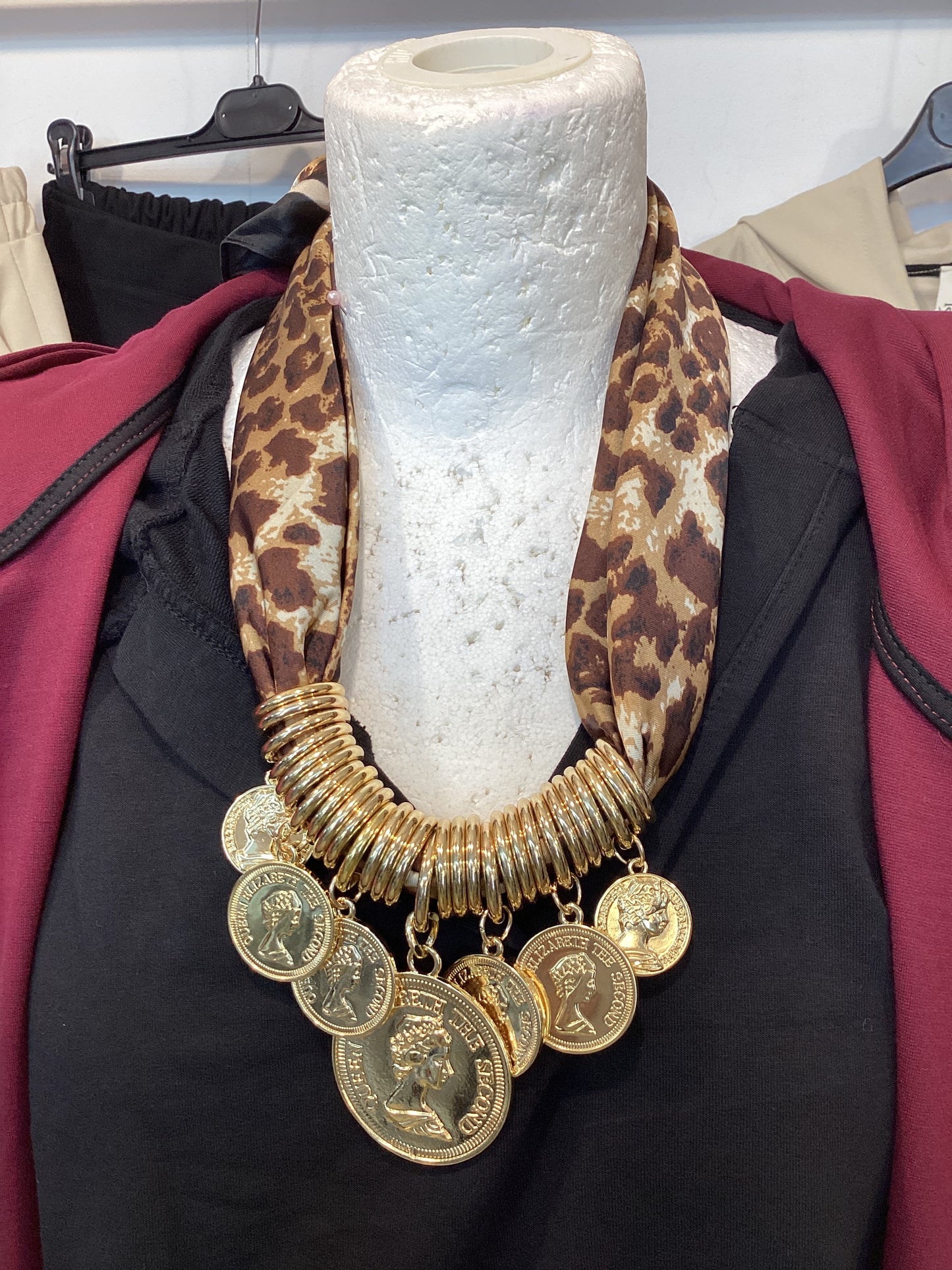 Collar monedas